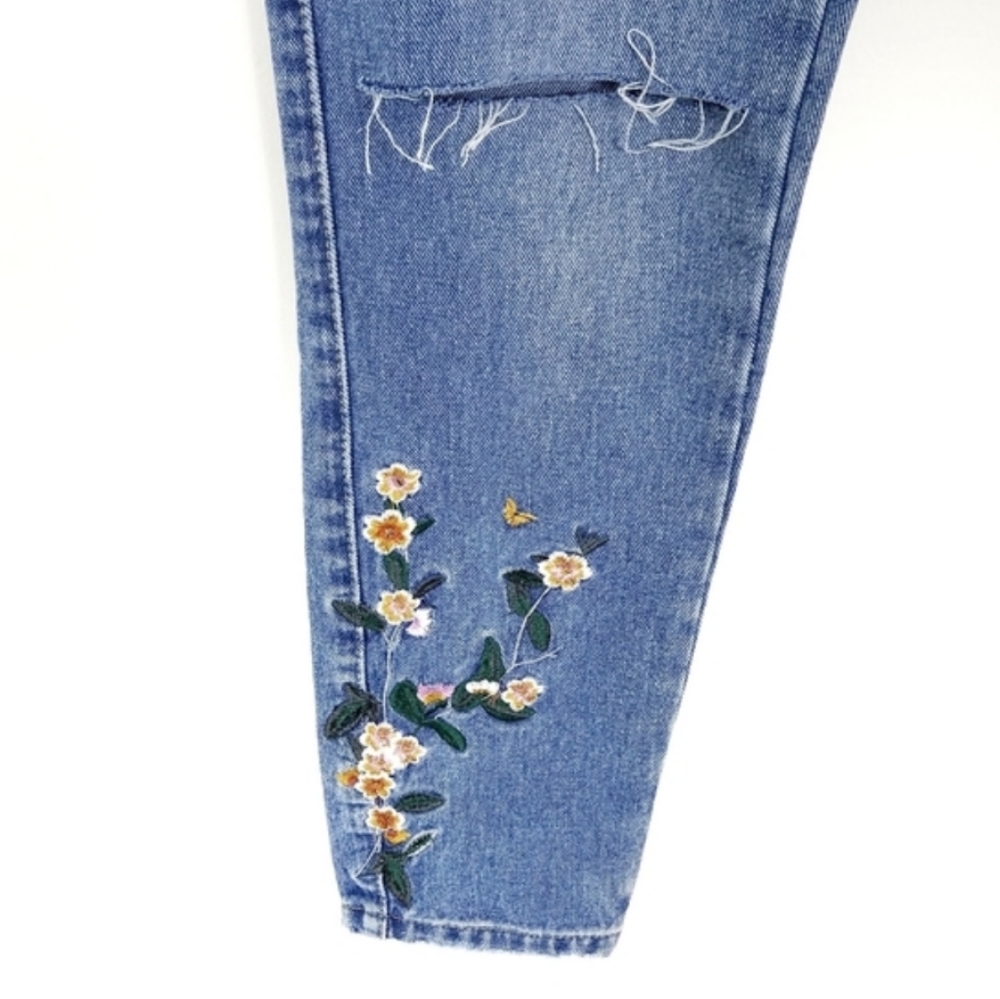 Missguided Riot Ripped High Rise Mom Jeans 4 - Picture 7 of 12